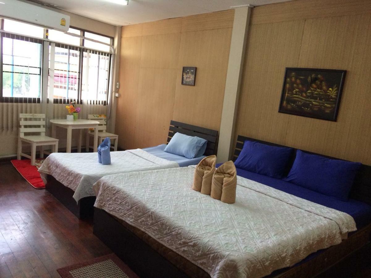 Changphuakgate Guesthouse Čiang Mai Exteriér fotografie