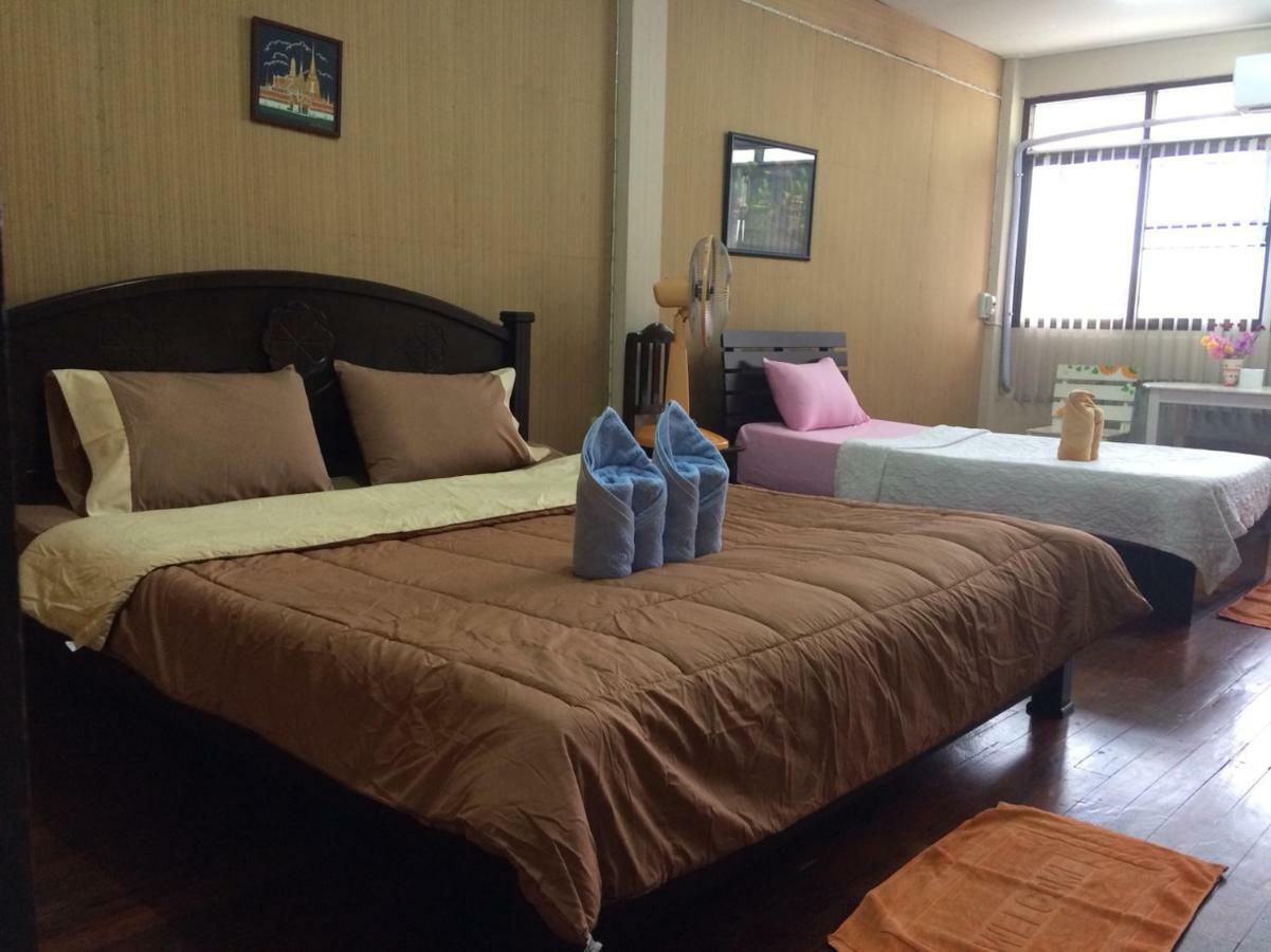 Changphuakgate Guesthouse Čiang Mai Exteriér fotografie