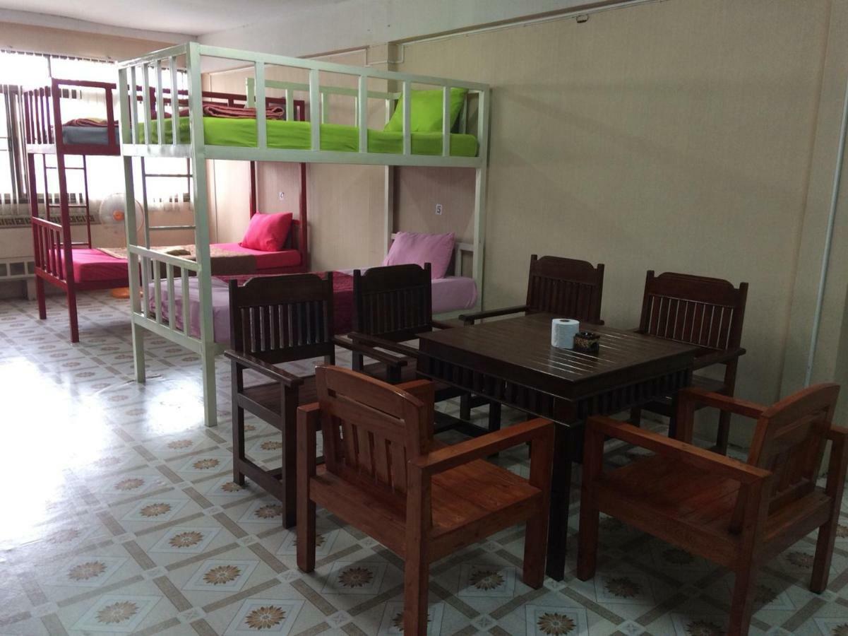 Changphuakgate Guesthouse Čiang Mai Exteriér fotografie