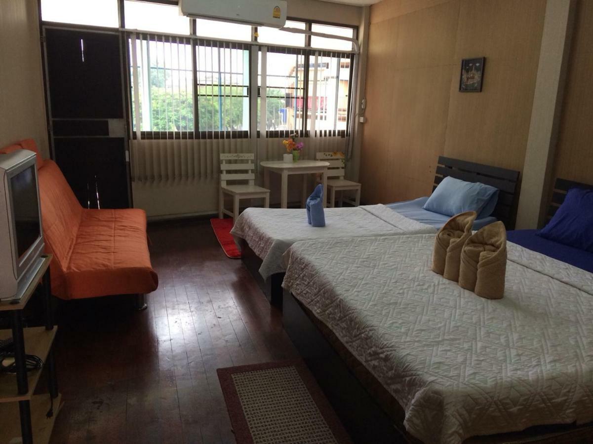 Changphuakgate Guesthouse Čiang Mai Exteriér fotografie