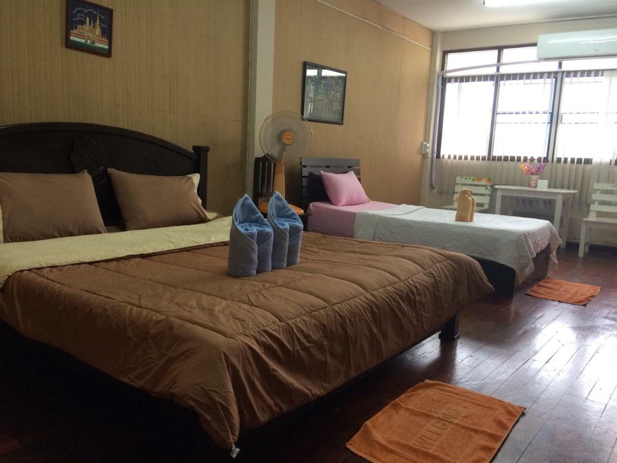 Changphuakgate Guesthouse Čiang Mai Exteriér fotografie
