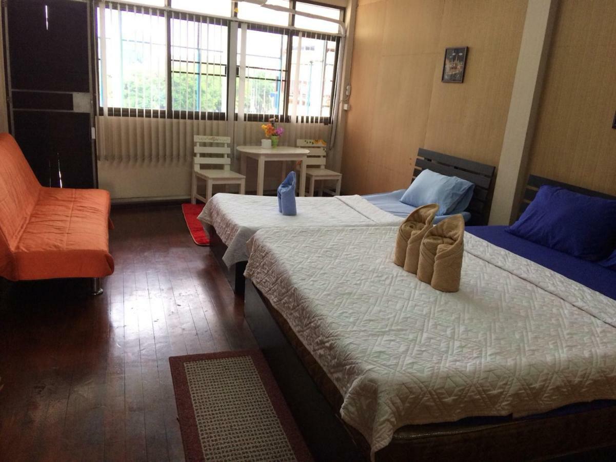 Changphuakgate Guesthouse Čiang Mai Exteriér fotografie