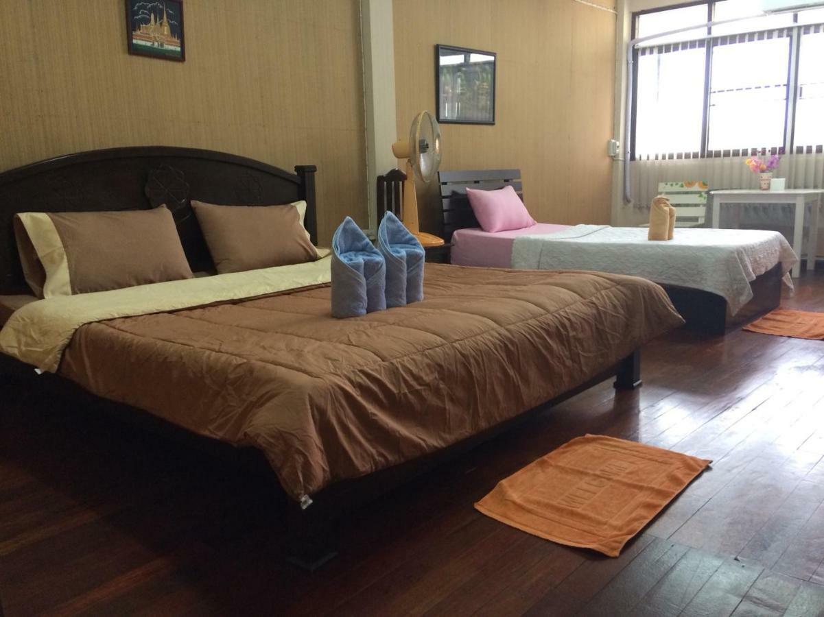 Changphuakgate Guesthouse Čiang Mai Exteriér fotografie