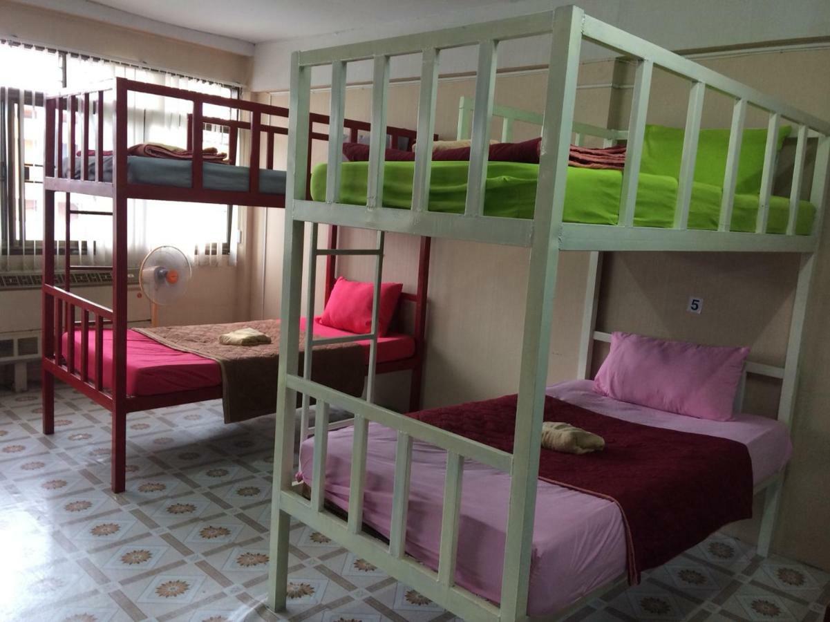 Changphuakgate Guesthouse Čiang Mai Exteriér fotografie