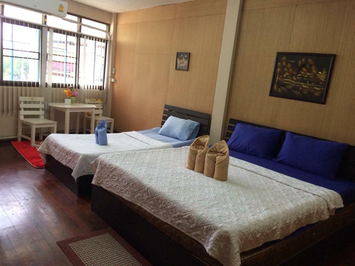 Changphuakgate Guesthouse Čiang Mai Exteriér fotografie